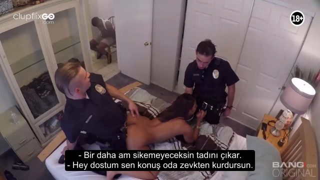 Sevgilisinin Yanında Zenciyi Siken Polisler (Rol İcabı-Fake) Türkçe Altyazılı Porno İzle